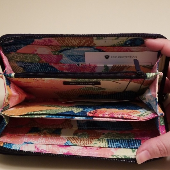 Vera Bradley Iconic Accordion Wristlet - Picture 3 of 7